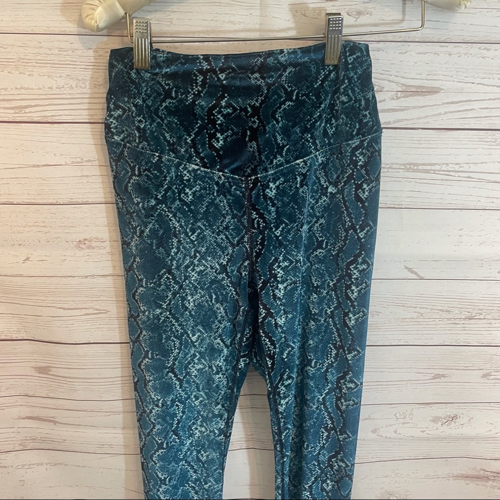 Carbon38 Blue Snake Print Leggings - Picture 3 of 6